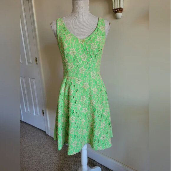 Lilly Pulitzer Mini Lace Dress size 2 - Picture 3 of 7